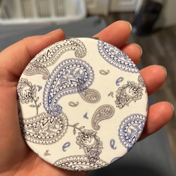 Compact mirror - Picture 2 of 2